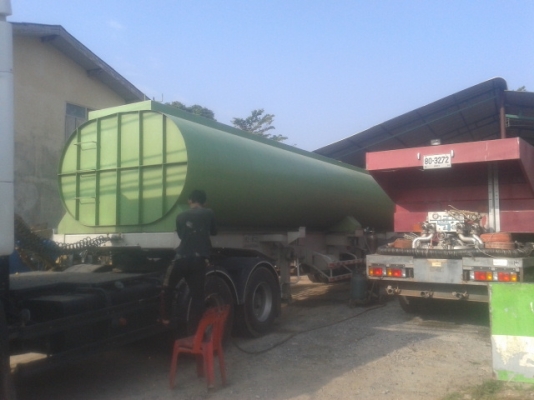 ถังน้ำยางสด (กำลังยกลงจากรถ)  6 ช่อง พร้อมใช้งาน