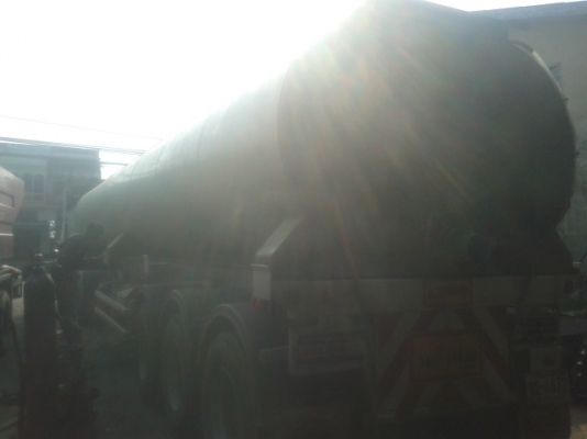 ถังน้ำยางสด (กำลังยกลงจากรถ) 6 ช่อง พร้อมใช้งาน ถังน้ำยางสด (กำลังยกลงจากรถ) 6 ช่อง พร้อมใช้งาน