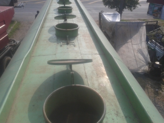 ถังน้ำยางสด (กำลังยกลงจากรถ) 6 ช่อง พร้อมใช้งาน ถังน้ำยางสด (กำลังยกลงจากรถ) 6 ช่อง พร้อมใช้งาน