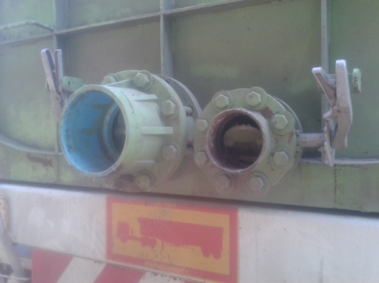 ถังน้ำยางสด (กำลังยกลงจากรถ) 6 ช่อง พร้อมใช้งาน ถังน้ำยางสด (กำลังยกลงจากรถ) 6 ช่อง พร้อมใช้งาน