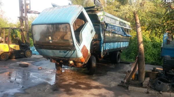 ขายมิตซูแคนเตอร์รถโดนสารเครื่อง100แรง เครื่องดีแซสซีสวยกระบะยาว4.50เมตร ไม่มีทะเบียนพร้อมใช้งานครับ ขาย 115000 บาทครับ