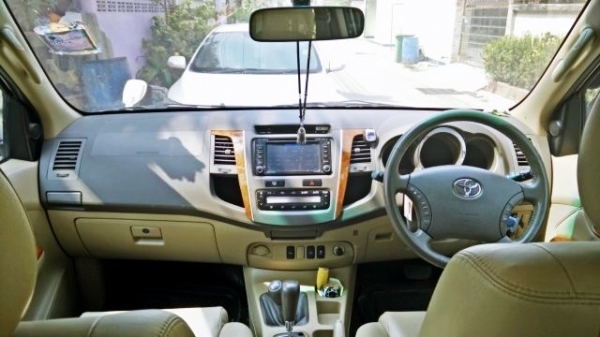 TOYOTA FORTUNER 3.0V(รุ่นท๊อปสุด) ขับ4WD 2011 NAVI เกียร์ออโต้ดีเซล สีขาวราคาถูกด่วน TOYOTA FORTUNER 3.0V(รุ่นท๊อปสุด) ขับ4WD 2011 NAVI เกียร์ออโต้ดีเซล สีขาวราคาถูกด่วน