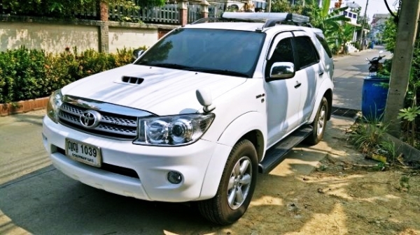 TOYOTA FORTUNER 3.0V(รุ่นท๊อปสุด) ขับ4WD 2011 NAVI เกียร์ออโต้ดีเซล สีขาวราคาถูกด่วน TOYOTA FORTUNER 3.0V(รุ่นท๊อปสุด) ขับ4WD 2011 NAVI เกียร์ออโต้ดีเซล สีขาวราคาถูกด่วน