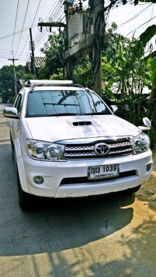 TOYOTA FORTUNER 3.0V(รุ่นท๊อปสุด) ขับ4WD 2011 NAVI เกียร์ออโต้ดีเซล สีขาวราคาถูกด่วน