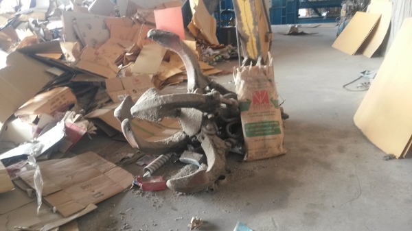 ขายรถแมคโครPC120เป็นไฟฟ้าครับใช้มอเตอร์เอาไว้ขยุ้มขยะในโรงงานครับเหมาะเอาไปใช้ในร้านของเก่าครับ ขาย 250000 บาท หรือแยกขายครับ