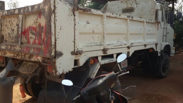 ขายดั้มHINO เครื่อง195แรง เครื่องดี แคชซีสวย สภาพพร้อมใช้งาน เอกสารพร้อมโอน สนใจโทร 090-8588220คุณนะ 093-3258446คุณบิวตี้ ID:narong498 หรือ www.truck.in.th/498 หรือfb:ณรงค์ ซื้อขายรถมือสอง (เว็บไซต์ส่วนตัว)