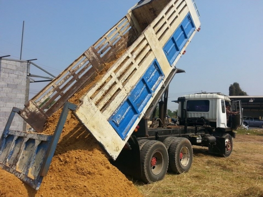 ขายดั้ม2เพลา MITSUBISHI FN527M-A เครื่อง6D17 พ.เพาเวอร์ เบรกทิฟฟี่ ภายในสวย แอร์เย็น สภาพพร้อมใช้งาน เอกสารพร้อมโอน จัดไฟแนนซ์ได้ เงื่อนไขง่ายๆวันเดียวรับรถ สนใจโทร 090-8588220คุณนะ 093-3258446คุณบิวตี้ ID:narong498  หรือ www.truck.in.th/498 หรือfb:ณรงค์