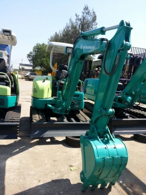 ขายรถเล็ก ยี่ห้อKOMATSU  รุ่น PC40-7 สนใจติดต่อวิภาดา 081-3194528