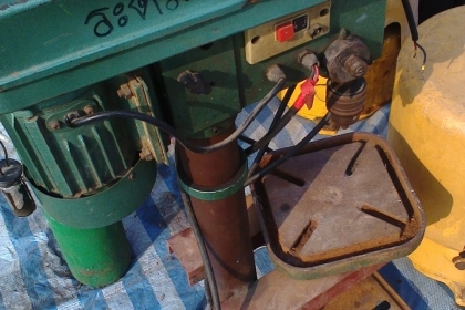 แท่นสว่านพร้อมใช้ครับความสูงประมาณเกือบเมตรครับสภาพดีครับ  ราคานี้คุ้มครับ