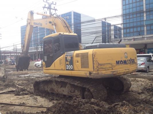 ขายด่วน!!! KOMATSU PC200-7 พร้อมใช้งาน ราคาถูกค่ะ