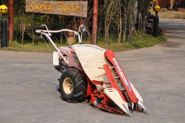 ขายรถเกี่ยวYANMAR สวยเดิมจากญี่ปุ่น 25,000เท่านั้น