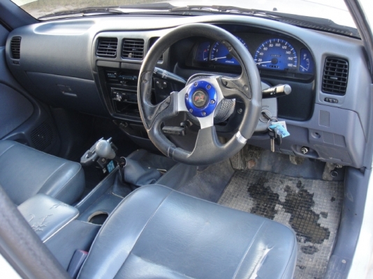 ปี02 เครื่องดี2.5 คัชชีสวย และมีรถราคาถูกๆราคาส่ง ราคาพ่อค้า เชิญชมรายละเอืยด http://www.rodban.net/