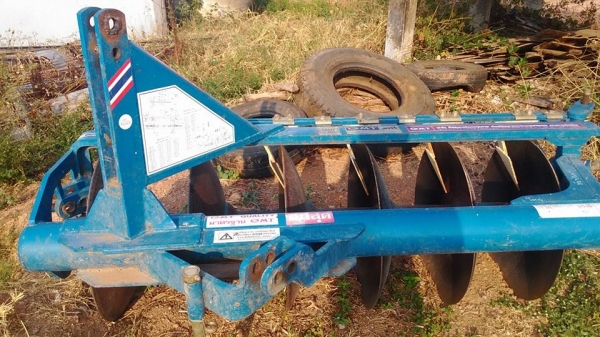 ขายรถไถ ford 6610 ตัวเต็มๆใหม่ๆๆพร้อมทะเบียน