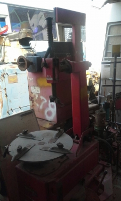 เครื่องถอดยางจากอิตาลีใช้ลมครับ