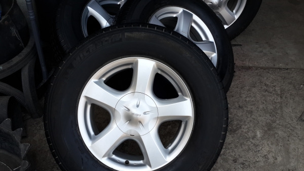 ล้อ New Isuzu ใหม่ๆขอบ 17 พร้อมยาง\% สวยๆ