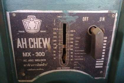 ตู้เชื่อมอาจิว 300สุดยอดตู้เชื่อมครับ  อาจิว ขนาด 300  ครับ เชื่อมต่อเนื่องได้ยาวครับ  เหลือ 2   ตัวครับพร้อมใช้ครับ สภาพเดิมๆสวยๆ ราคานี้คุ้มมากครับ