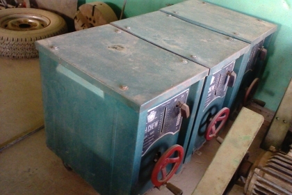 ตู้เชื่อมอาจิว 300สุดยอดตู้เชื่อมครับ  อาจิว ขนาด 300  ครับ เชื่อมต่อเนื่องได้ยาวครับ  เหลือ 2   ตัวครับพร้อมใช้ครับ สภาพเดิมๆสวยๆ ราคานี้คุ้มมากครับ