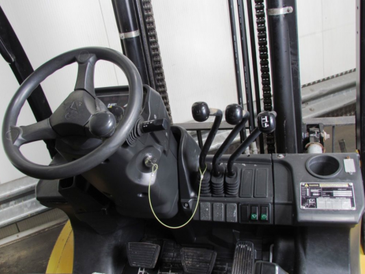 จำหน่ายรถ CAT DP35 รุ่นล่าสุด  (ยุโรป) ขนาด 3.5 ตัน ดีเซล เสา 4.5 เมตร 3 คอนโทรล มี Side-Shift สภาพดีมาก