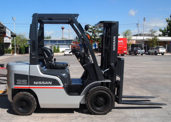 จำหน่ายรถ Forklift Nissan 2.5 ตัน รุ่นใหม่ล่าสุด ดีเซล (ญี่ปุ่น) *ชั่งได้* เสาเข้าตู้ 4.3 เมตร + Side Shift ปี 2010
