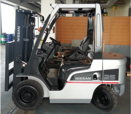 จำหน่ายรถ Forklift Nissan 2.5 ตัน รุ่นใหม่ล่าสุด ดีเซล (ญี่ปุ่น) *ชั่งได้* เสาเข้าตู้ 4.3 เมตร + Side Shift ปี 2010