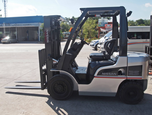จำหน่ายรถ Forklift Nissan 2.5 ตัน รุ่นใหม่ล่าสุด ดีเซล (ญี่ปุ่น) *ชั่งได้* เสาเข้าตู้ 4.3 เมตร + Side Shift ปี 2010