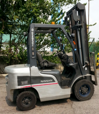 จำหน่าย Forklift NISSAN 2.5 ตัน ดีเซล (ญี่ปุ่น) รุ่นล่าสุด เสา 4 เมตร ปี 2010