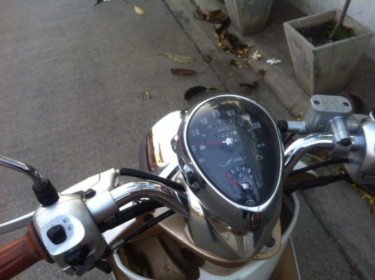 Yamaha Fino Classic ขาว น้ำตาลทอง ชุดหน้าโครมเมี่ยม สวย