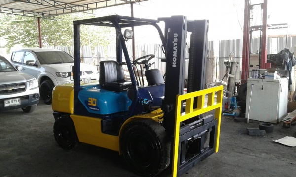 ขายด่วนรถยก KOMATSU FD30-12 เครื่องยนต์ดีเซล ขนาด 3 ตัน เสาสูง 3 เมตร เกียร์ออโต้ งาสไลด์