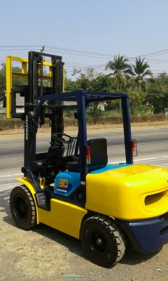 ขายด่วนรถยก KOMATSU FD30-12 เครื่องยนต์ดีเซล ขนาด 3 ตัน เสาสูง 3 เมตร เกียร์ออโต้ งาสไลด์