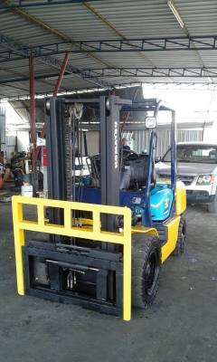 ขายด่วนรถยก KOMATSU FD30-12 เครื่องยนต์ดีเซล ขนาด 3 ตัน เสาสูง 3 เมตร เกียร์ออโต้ งาสไลด์