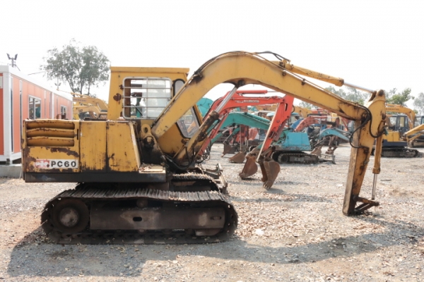 Komatsu PC60-2 เก่าไทยขายตามสภาพครับ มีบุ้งกี้