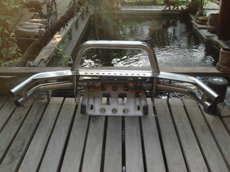 ขายกันชนหน้า แสตนเลส เก่าญี่ปุ่นของ แลนด์ครุยเซอร์ vx 80 ครับ