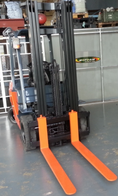 จำหน่ายรถ Forklift Toyota 2.5 ตัน ดีเซล 8FD25 (ญี่ปุ่น) ปี 2008 เสา 5 เมตร + Side Shift คุณภาพเยี่ยม