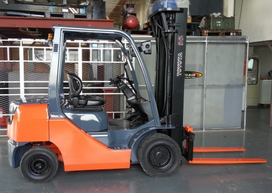 จำหน่ายรถ Forklift Toyota 2.5 ตัน ดีเซล 8FD25 (ญี่ปุ่น) ปี 2008 เสา 5 เมตร + Side Shift คุณภาพเยี่ยม