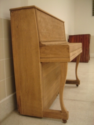 ขายเปียโนเก่า ยี่ห้อ HORUGEL