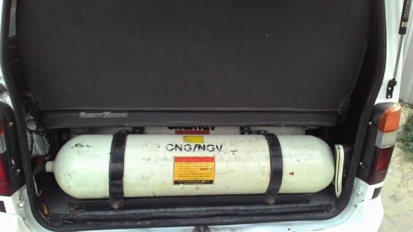 รถตู้โตโยต้า ตาเพชร เครื่อง1jz เกีบร์ออโต้ NGV 2ถัง