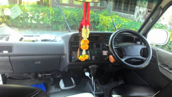 รถตู้โตโยต้า ตาเพชร เครื่อง1jz เกีบร์ออโต้ NGV 2ถัง