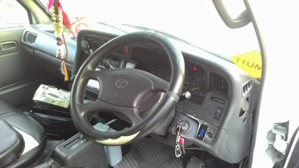 รถตู้โตโยต้า ตาเพชร เครื่อง1jz เกีบร์ออโต้ NGV 2ถัง