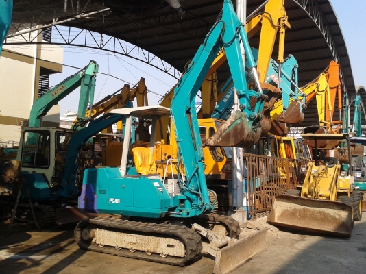 ต้องการขายรถขุดยี่ห้อkomatsu-pc40-6รถนอกนำเข้าจากญี่ปุ่น