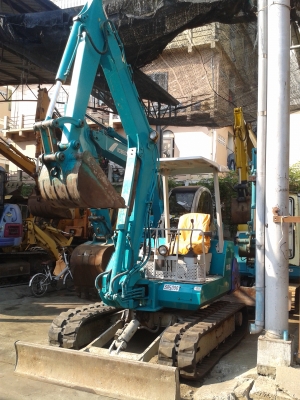 ต้องการขายรถขุดยี่ห้อkomatsu-pc40-6รถนอกนำเข้าจากญี่ปุ่น