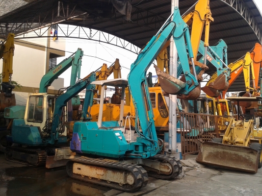 ต้องการขายรถขุดยี่ห้อkomatsu-pc40-6รถนอกนำเข้าจากญี่ปุ่น