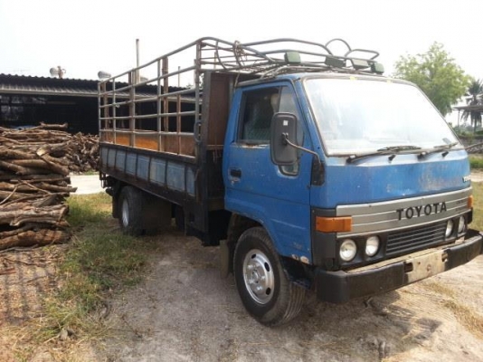 ขายด่วนหกล้อโตต้าไดน่า รถห้าง มือเดียว 115 แรง เครื่องดีคัชชีสวยมาก ยางใหม่ 6 เส้น เอกสานโอนให้เรียนร้อย