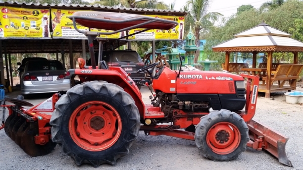 ขายรถไถ kubota L4508 พร้อมอุปกรณ์สภาพพร้อมใช้ สีเดิมๆสวยๆเลย