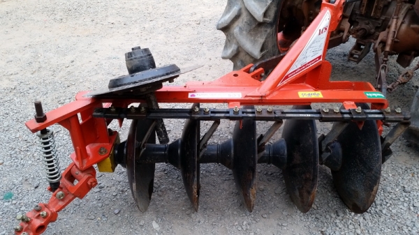 ขายรถไถ kubota L4508 พร้อมอุปกรณ์สภาพพร้อมใช้ สีเดิมๆสวยๆเลย