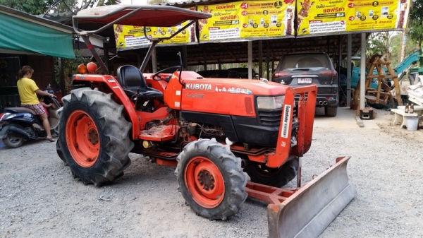ขายรถไถ kubota L4508 พร้อมอุปกรณ์สภาพพร้อมใช้ สีเดิมๆสวยๆเลย