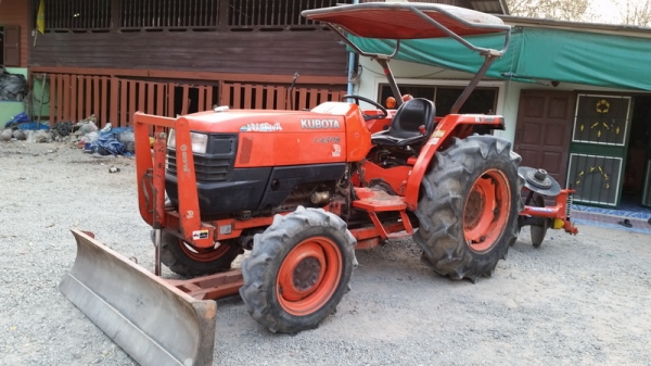 ขายรถไถ kubota L4508 พร้อมอุปกรณ์สภาพพร้อมใช้ สีเดิมๆสวยๆเลย