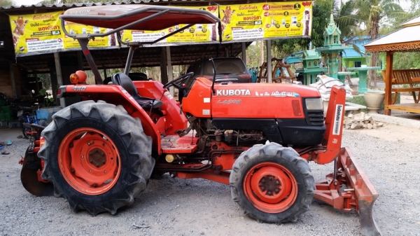 ขายรถไถ kubota L4508 พร้อมอุปกรณ์สภาพพร้อมใช้ สีเดิมๆสวยๆเลย
