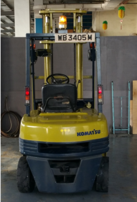 จำหน่ายรถ Forklift KOMATSU 2.5 ตัน (ญี่ปุ่น) FD25-11 เสาสูง 4 เมตร งายาว 1.2 เมตร เกียร์ออโต้  สภาพดี รถมาถึงเมืองไทยเดือนมีนาคม