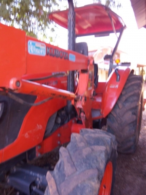 ขาย KUBOTA  M85 พร้อมชุดตักหน้า รถปี 53 ปลายปี