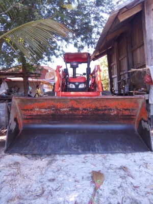 ขาย KUBOTA  M85 พร้อมชุดตักหน้า รถปี 53 ปลายปี